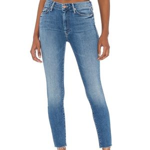 Mother high waisted The Looker ankle fray. Size 26. Color: Hey Sun. LIKE NEW